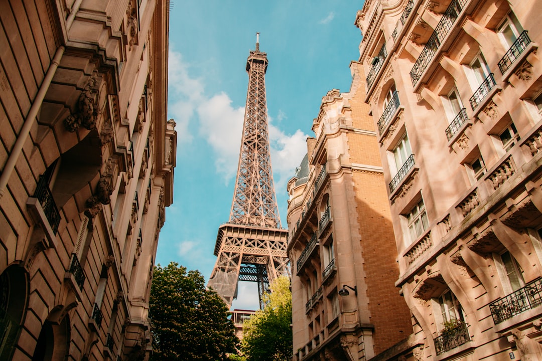 eiffel-tower-in-paris-during-daytime-7qtr-xy-iuy